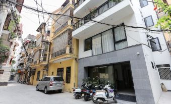 Quiet Hoang Quoc Viet Hotel & Apartment