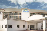 Days Inn by Wyndham Columbus-North Fort Moore