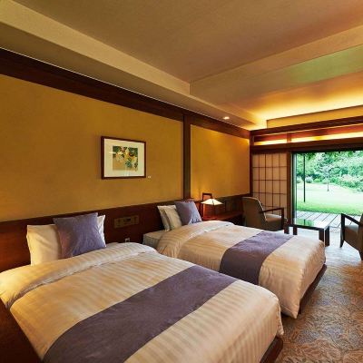 デラックス、バス付きツイン、ガーデンビュー 葛城北の丸 クーポン