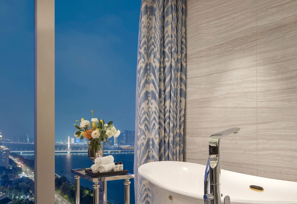 The Azure Qiantang, a Luxury Collection Hotel, HangzhouSuite - River-View