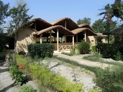 Racyshade Resort- Bardia National Park のホテル