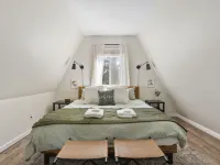 Clean+Modern Cozy A-frame Hotels in Fryeburg
