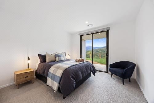 Tanderra - Pool - Sleeps 12 Six-Bedroom House