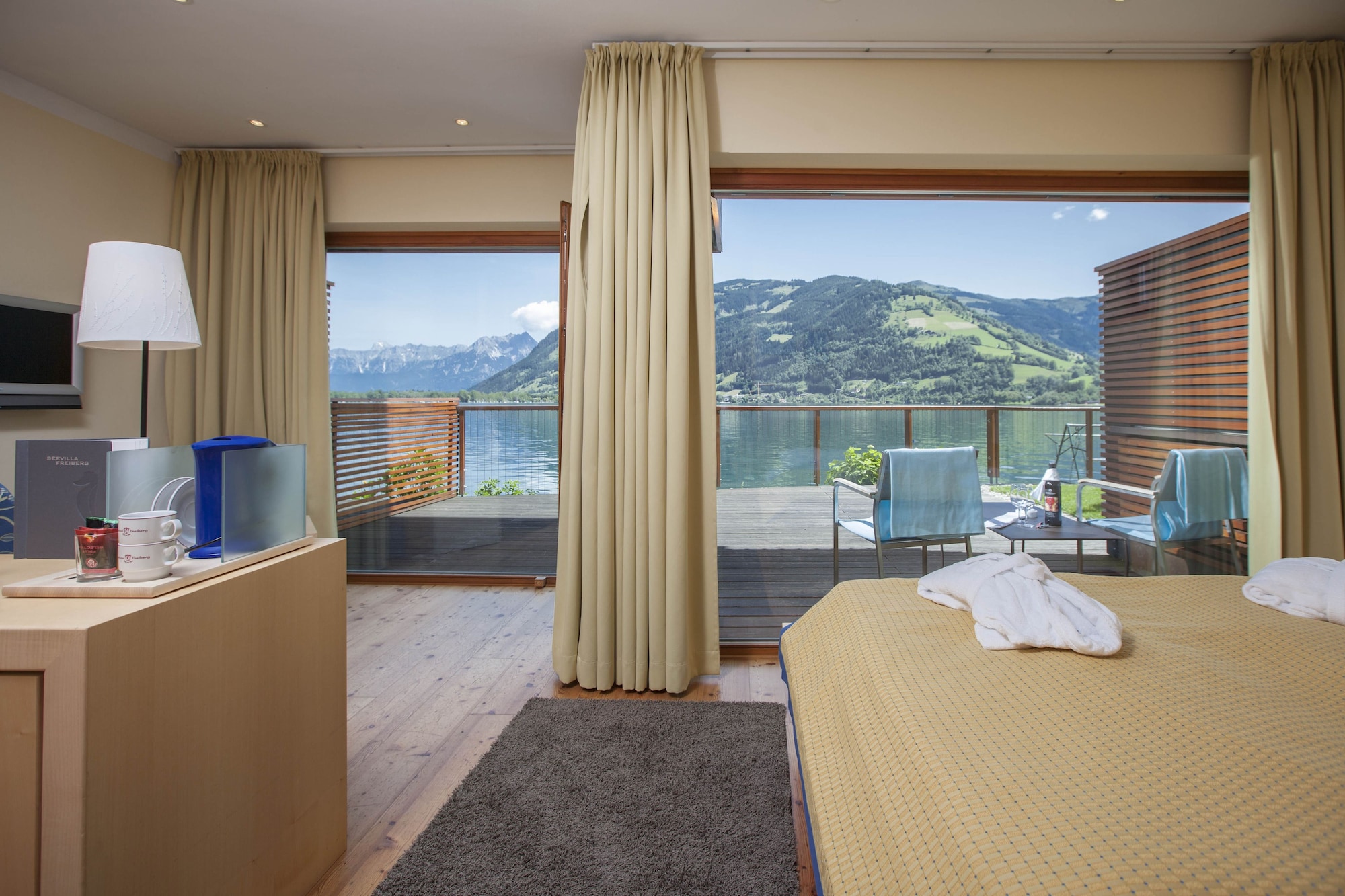 高级双人间或双床间，阳台，湖景 （Seeparadies）