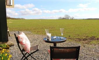 Withdraw to a Place of Space and Seclusion - Housity