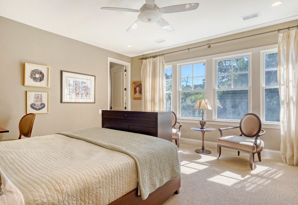 宽敞的户外区域和迷人的沼泽景观-优雅的家庭天堂