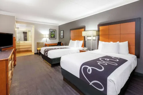 Super 8 by Wyndham The Woodlands North