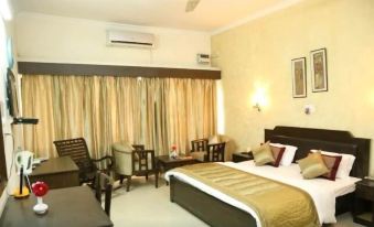Badkhal Lake Resort - Housity