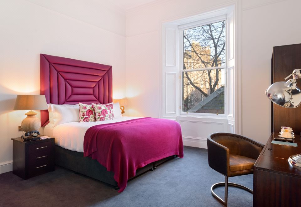 Black IvyStandard Double Room, 1 King Bed, Park View