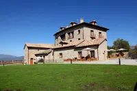 Casas Pirineo Aínsa: Historic Palace & Garden Hotele w: 