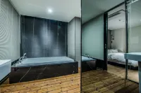 Rivertain Hotel