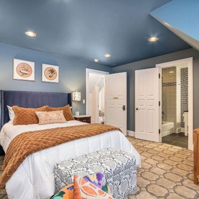 Signature Room, 1 Queen Bed, Non Smoking, Bathtub The River House at The Morris Estate Promo Code