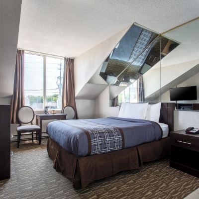 Single-Floor 1 Queen Bed Suite, Heart-Shaped Jetted Tub (Non-Wheelchair Accessible) Super 5 Inn Promo Code