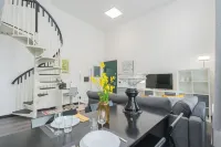Architect's Loft by Rent All Como