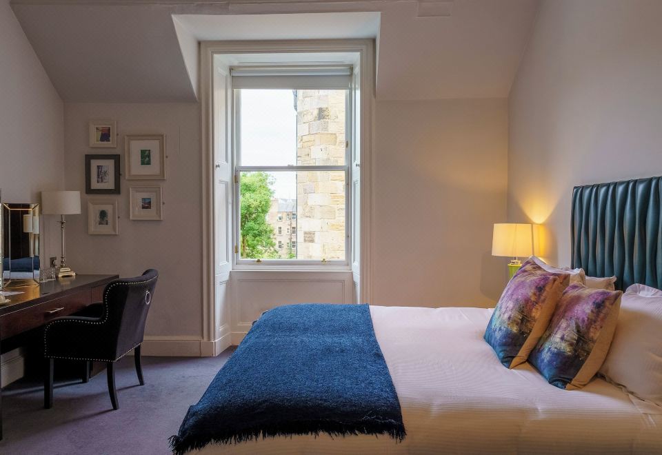 Black IvyStandard Double Room, 1 King Bed