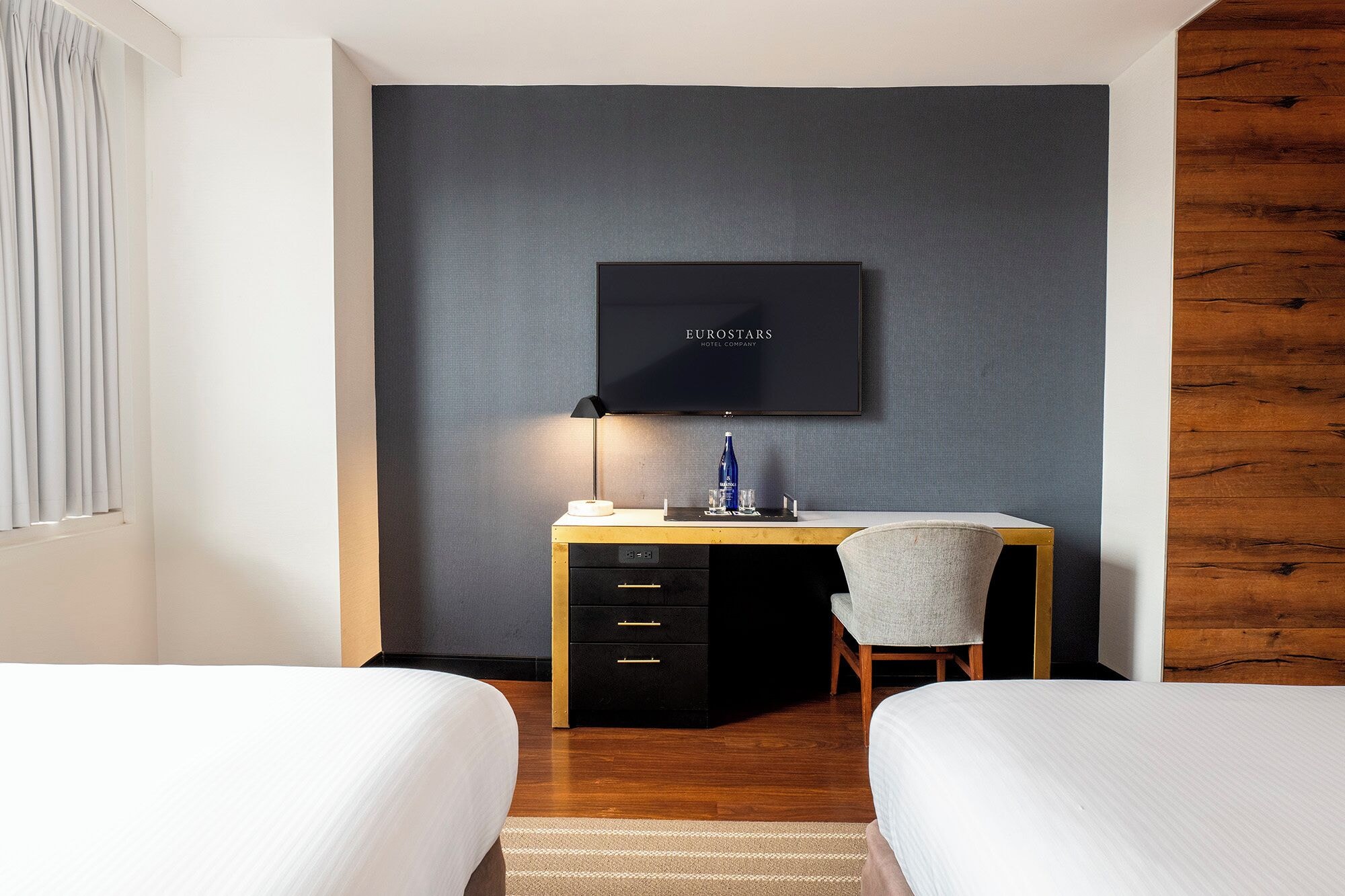 行政套房， 2 张双人床