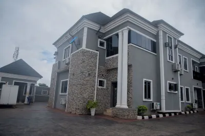 Luxurious Duplex in Oredo, Benin City - Perfect for Families and Groups Hôtels à : 