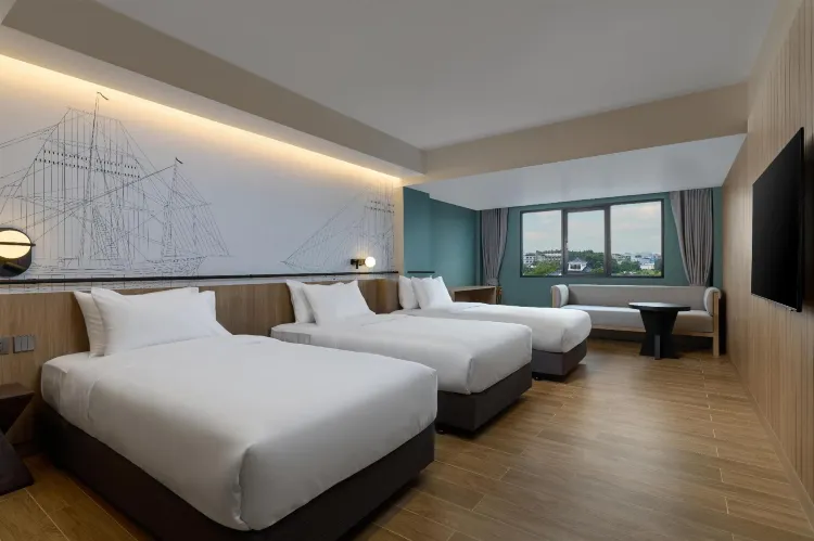 3 Single Beds Delux Room Non-Smoking