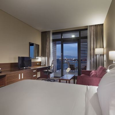 帶愛琴海景的大床房 伊茲密爾貝拉克里希爾頓花園酒店優惠