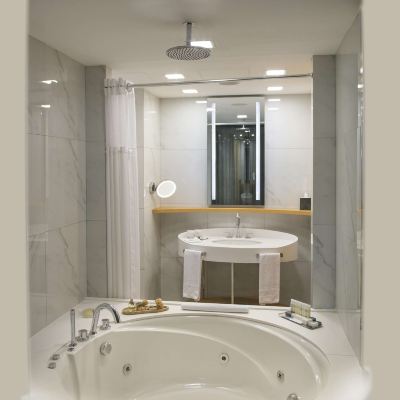 海景轉角特大床房-禁煙 伊斯坦堡莫達希爾頓逸林酒店優惠