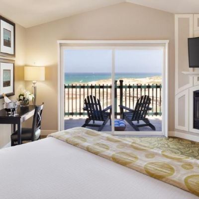 Deluxe Oceanfront King Room