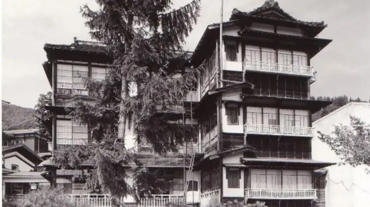 雪国の宿 高半 外観