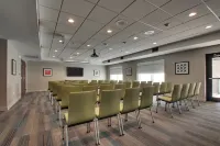 Holiday Inn Express & Suites AURORA - NAPERVILLE by IHG