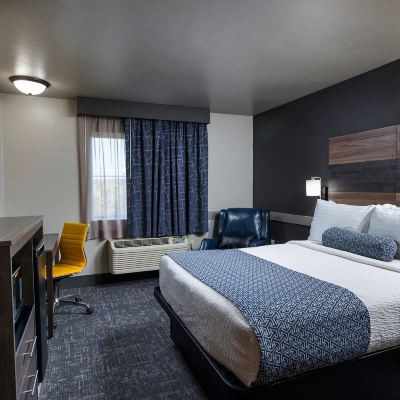Deluxe Queen Room Hotel J Green Bay Promo Code