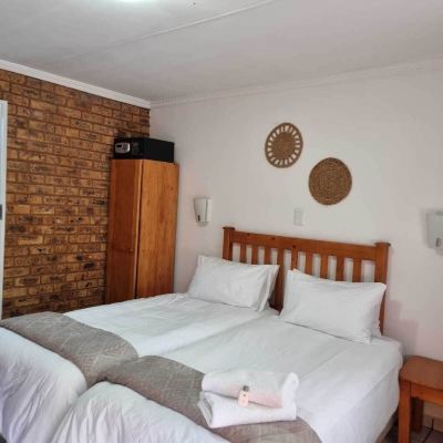 Deluxe Single / Twin Room Emerald Guesthouse Promo Code
