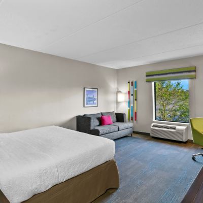 King Room With Refrigerator-Non-Smoking Hampton Inn & Suites Baltimore/Woodlawn Promo Code