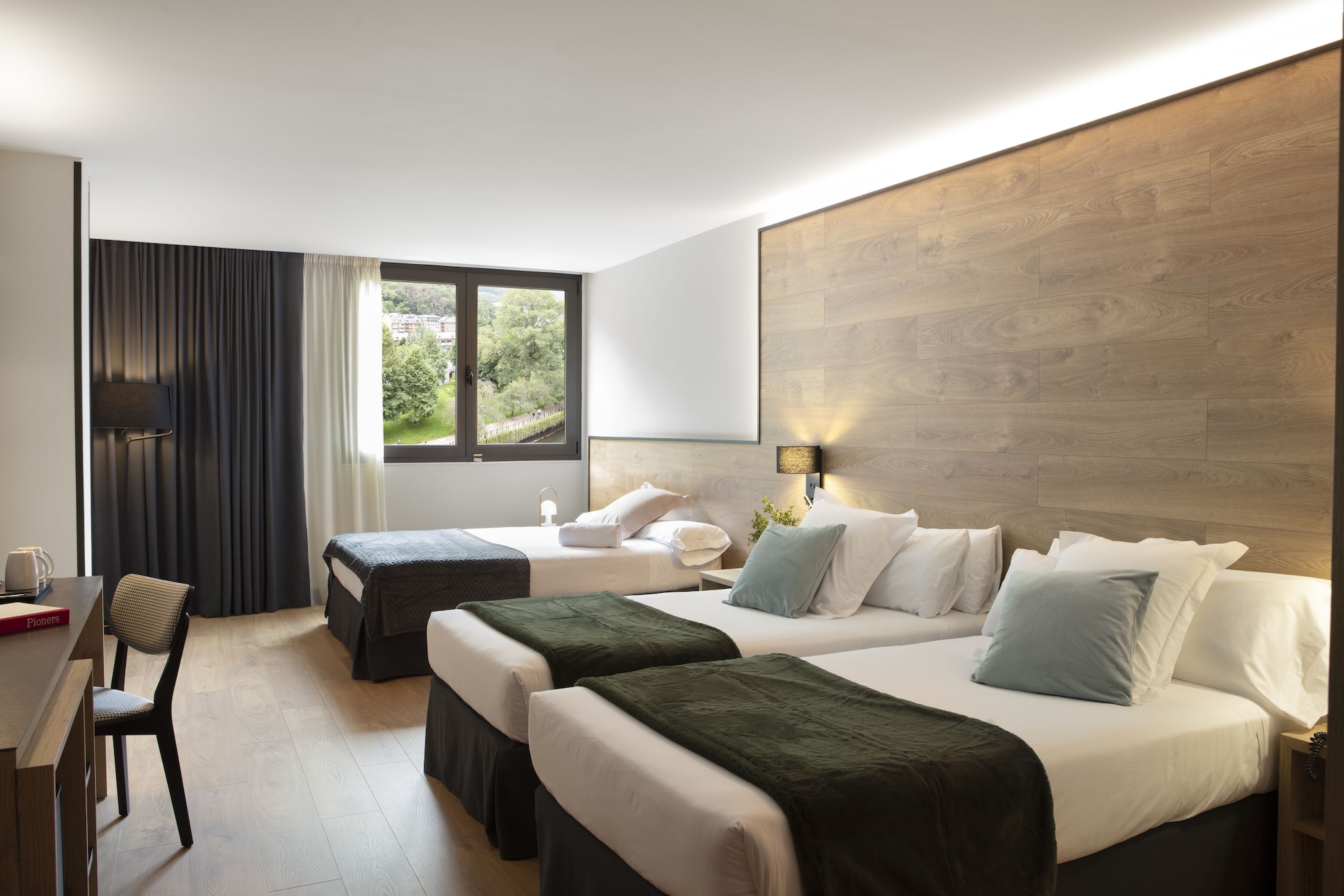 家庭房（2成人+2小童）