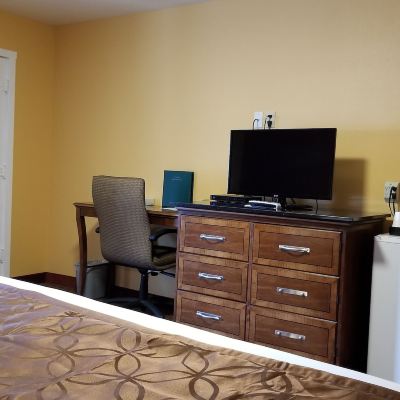 Deluxe Room, 1 King Bed, Refrigerator&Microwave Forks Motel Promo Code