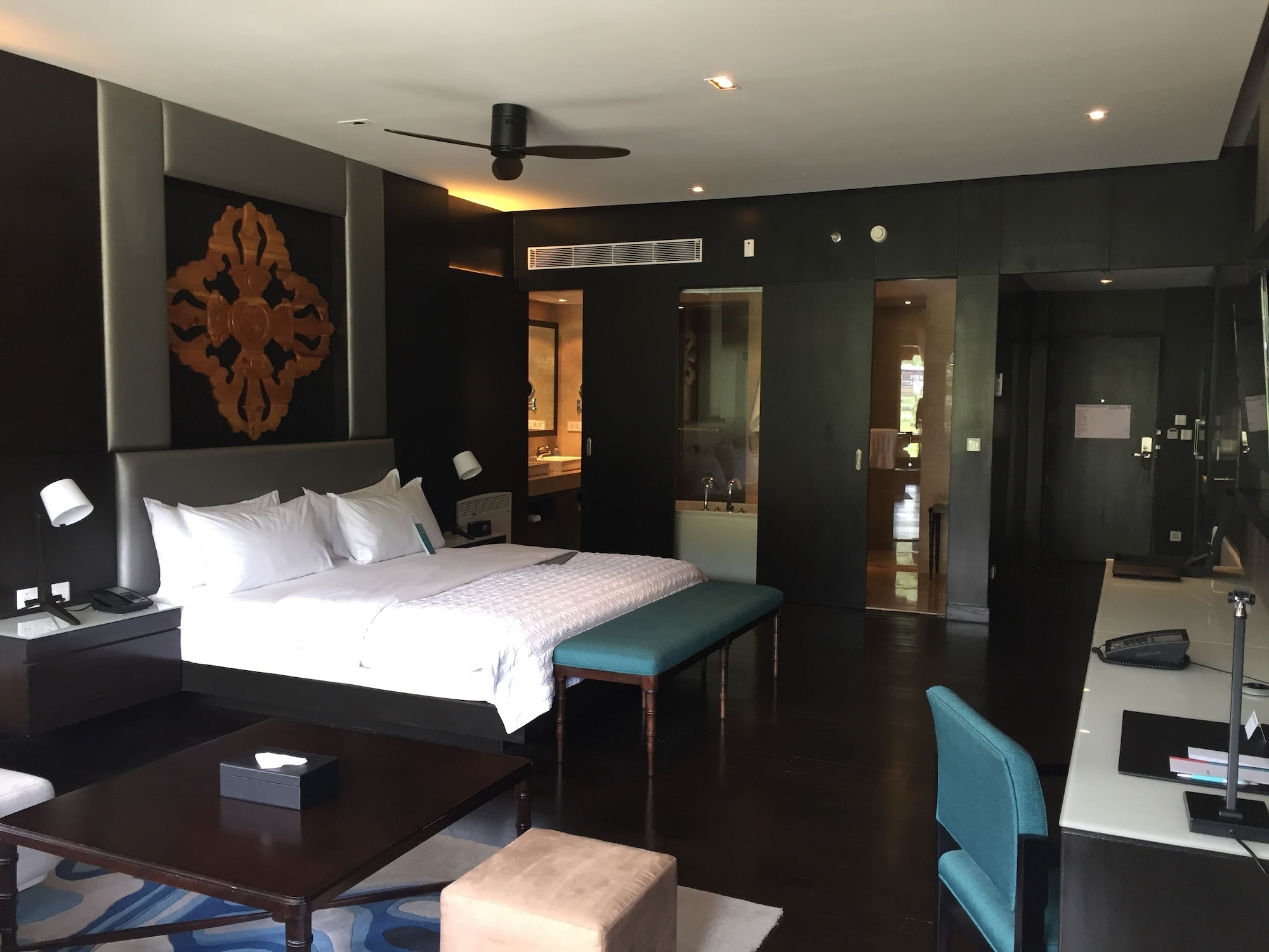 豪华特大床，较大的客房，1张特大床，带梳化床，河景