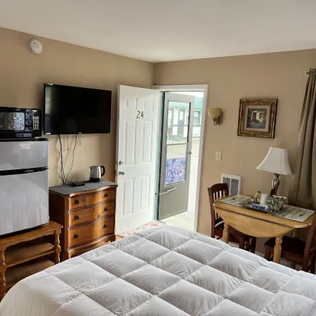 Great House Motel Отели в г. Секим