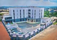 Prince Xclusive Royale Hotels Hôtels à : 