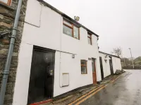 Triangle Inn Coachouse Hotels in Rhayader