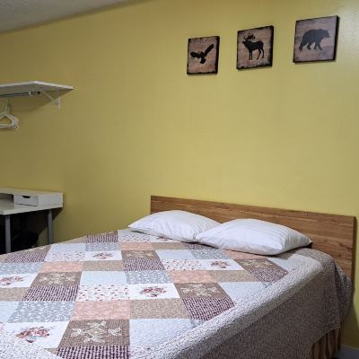 Classic Queen Room Deerhead Inn Promo Code