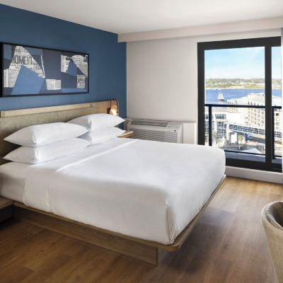 家庭套房， 1 張特大床和 1 張梳化床 哈里法克斯酒店優惠