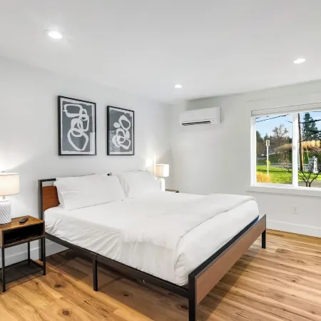 Sunny 3BR Retreat Near Everet Waterfront Отели в г. Эверетт