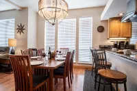 Snow Star Skylight - 3BD 3BA - Hot Tub, Gym, Walk to Ski!