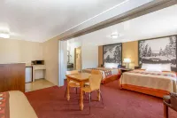 Super 8 by Wyndham Evanston