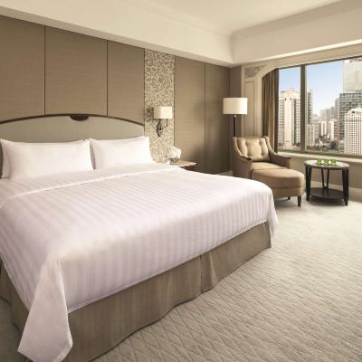 Deluxe King Room Non smoking Shangri-La Jakarta Promo Code