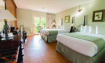 a hotel room with two beds , one on the left side and the other on the right side of the room at Pine Mountain State Resort Park