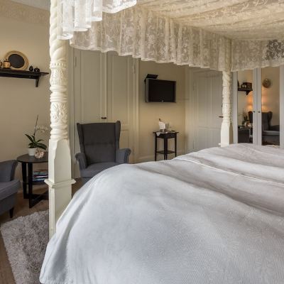 Romantic Suite, 1 King Bed, Bathtub, Partial Ocean View