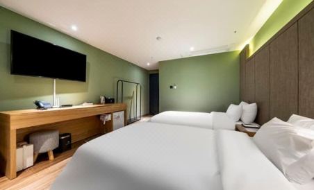 CS Plaza Hotel - Housity