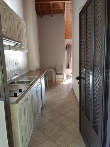 享有游泳池景致的一室公寓