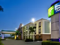 Holiday Inn Express & Suites Clewiston by IHG Hotele w: Clewiston