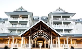 The Beach Club at Charleston Harbor Resort and Marina