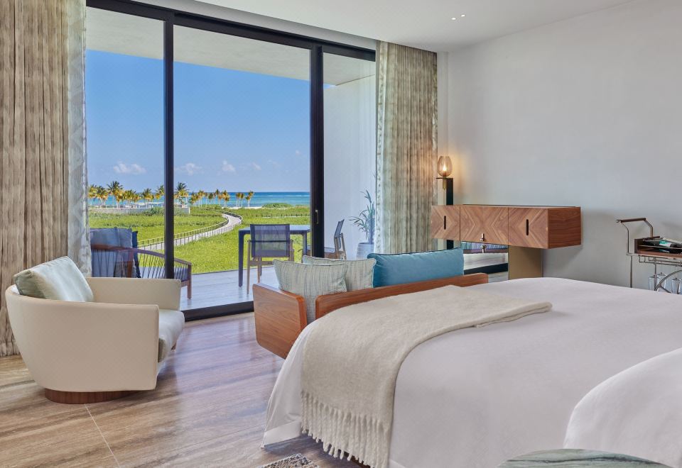 家庭房， 卧室1:1張特大床 ， 卧室2:2張大床， 海景， 露台