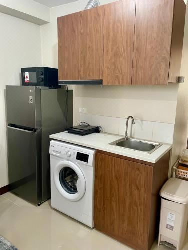 Near Beach Condo with 2 Olympic Size Pool Studio With Balcony